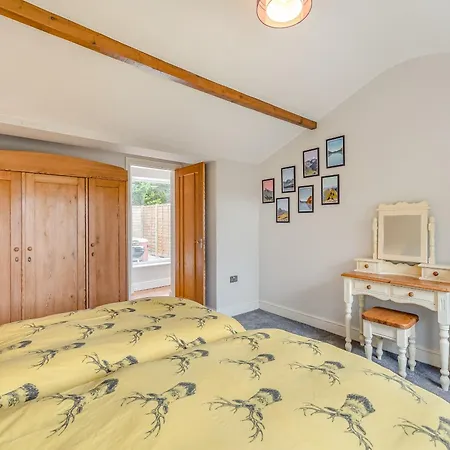 The At Breeze Hill Storth