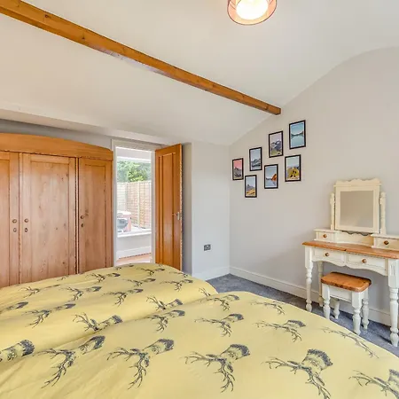 The At Breeze Hill Storth