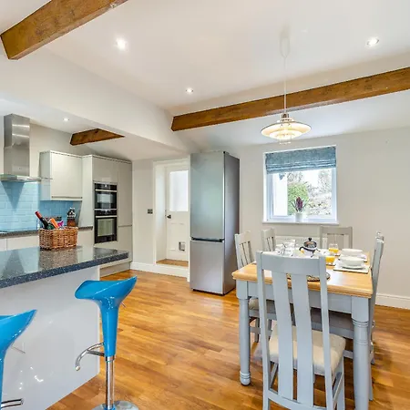 The At Breeze Hill Tatil Evi